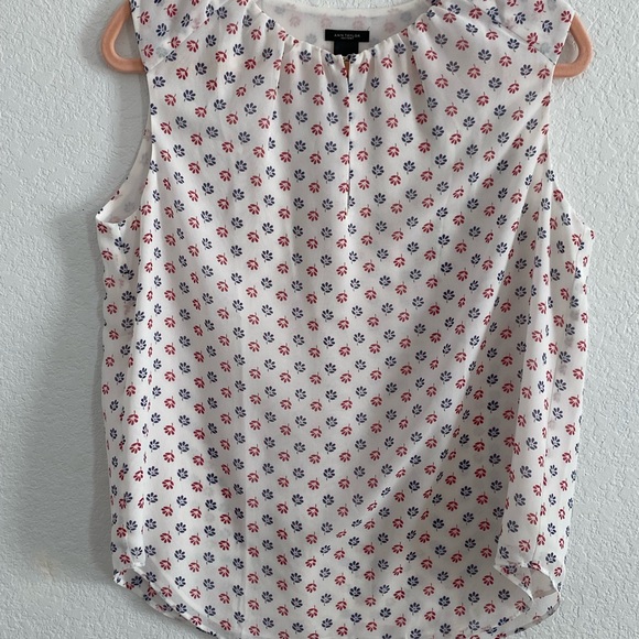 New Ann Taylor sleeveless white top red and blue geo print small - Picture 13 of 13
